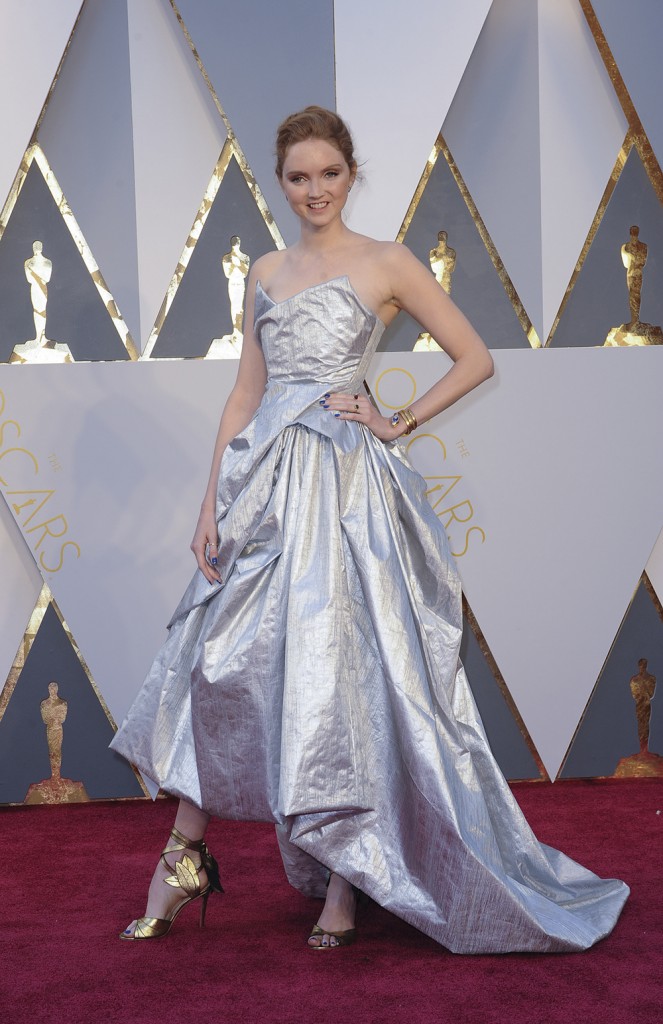 Лили Коул на Оскаре в платье из пластиковых бутылок: восхищать или перерабатывать? - голая правда
