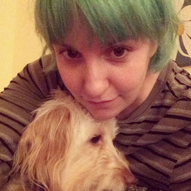 Лена Данхэм покрасила волосы в зеленый цвет, не волнует, нравится ли ей ее характер - голая правда