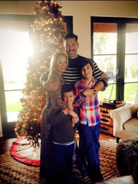 LeAnn Rimes пишет в Твиттере фотографии Эдди и ее пасынков на День Благодарения - голая правда